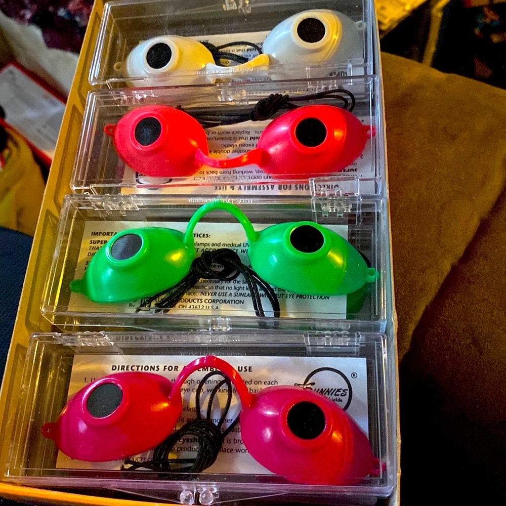 New SuperSunnies Eye Shields 4 pair for tanning sunlamps beaches & swimming pool